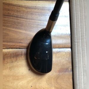 Adams‎ Golf Tight Lies 4 fairway Wood. 21” loft. Right handed w/cover.